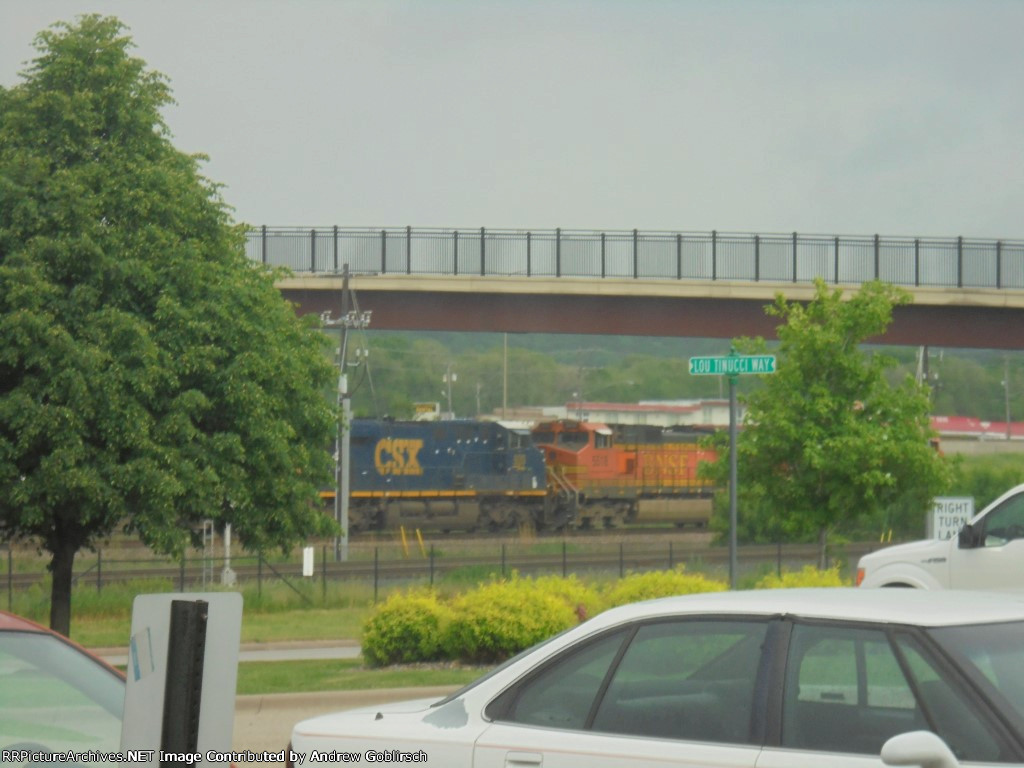 CSX 920 + BNSF 5618